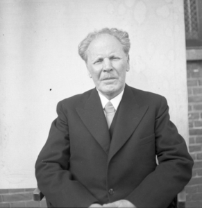 856548 Portret van een onbekende man, waarschijnlijk een leraar aan de Rijks Hogere Burgerschool (Rijks HBS, ...